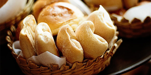 カゴに入ったパン